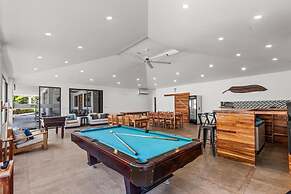 Macaw Beachfront Retreat