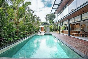 Elegant 6BR Canggu Villa, Jacuzzi, AC,