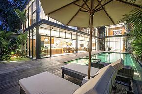 Elegant 6BR Canggu Villa, Jacuzzi, AC,