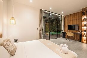 Elegant 6BR Canggu Villa, Jacuzzi, AC,