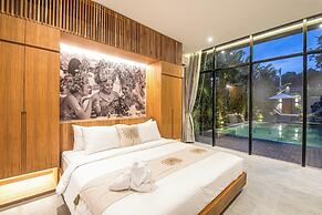 Elegant 6BR Canggu Villa, Jacuzzi, AC,