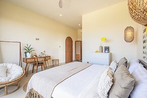 Chic Villa Living, Hidden in the Calm