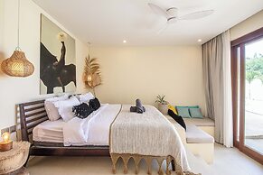 Chic Villa Living, Hidden in the Calm