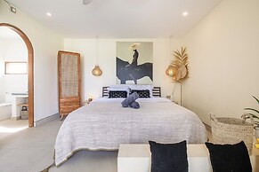 Chic Villa Living, Hidden in the Calm
