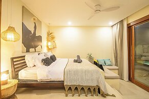 Chic Villa Living, Hidden in the Calm