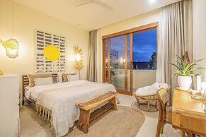 Chic Villa Living, Hidden in the Calm