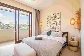 Chic Villa Living, Hidden in the Calm