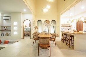 Chic Villa Living, Hidden in the Calm