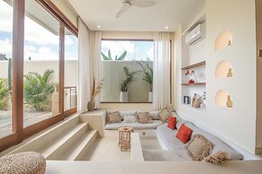 Chic Villa Living, Hidden in the Calm