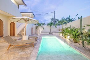 Chic Villa Living, Hidden in the Calm