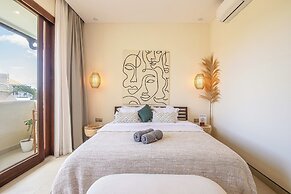 Chic Villa Living, Hidden in the Calm