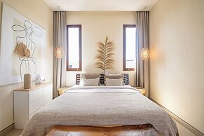 Chic Villa Living, Hidden in the Calm