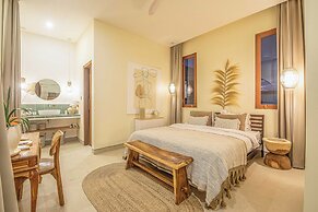 Chic Villa Living, Hidden in the Calm