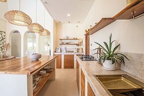 Chic Villa Living, Hidden in the Calm