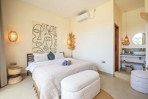 Chic Villa Living, Hidden in the Calm