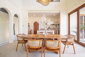 Chic Villa Living, Hidden in the Calm