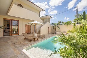 Chic Villa Living, Hidden in the Calm