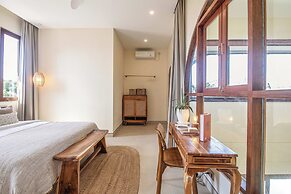 Chic Villa Living, Hidden in the Calm