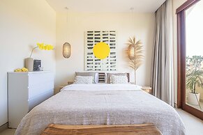 Chic Villa Living, Hidden in the Calm