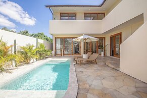 Chic Villa Living, Hidden in the Calm