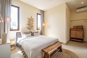 Chic Villa Living, Hidden in the Calm