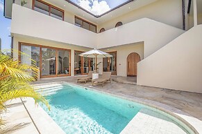 Chic Villa Living, Hidden in the Calm