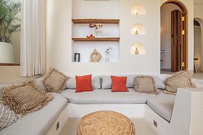 Chic Villa Living, Hidden in the Calm