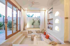 Chic Villa Living, Hidden in the Calm