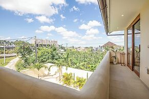 Chic Villa Living, Hidden in the Calm