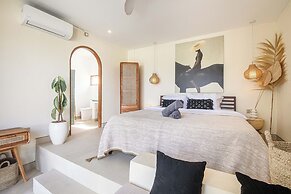 Chic Villa Living, Hidden in the Calm