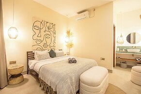 Chic Villa Living, Hidden in the Calm