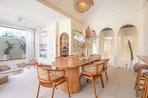 Chic Villa Living, Hidden in the Calm