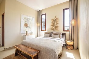 Chic Villa Living, Hidden in the Calm