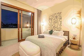 Chic Villa Living, Hidden in the Calm