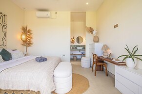 Chic Villa Living, Hidden in the Calm