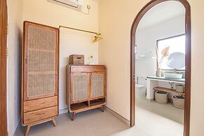 Chic Villa Living, Hidden in the Calm