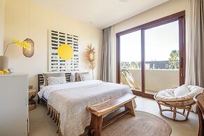 Chic Villa Living, Hidden in the Calm