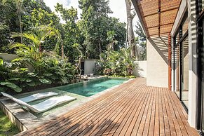Exquisite 5BR Modern Villa 400m From the Ocean