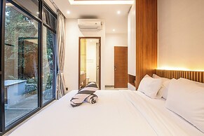 Exquisite 5BR Modern Villa 400m From the Ocean
