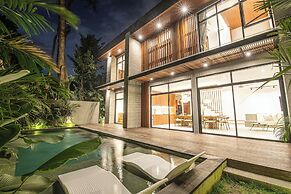 Exquisite 5BR Modern Villa 400m From the Ocean