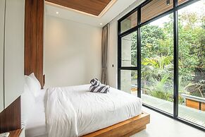 Exquisite 5BR Modern Villa 400m From the Ocean