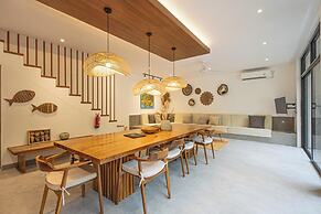 Exquisite 5BR Modern Villa 400m From the Ocean