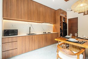 Exquisite 5BR Modern Villa 400m From the Ocean