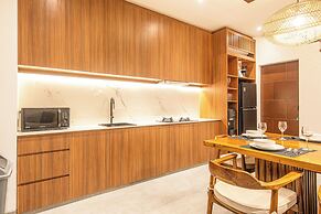 Exquisite 5BR Modern Villa 400m From the Ocean