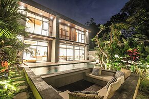 Exquisite 5BR Modern Villa 400m From the Ocean