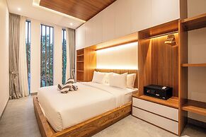 Exquisite 5BR Modern Villa 400m From the Ocean