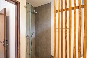 Exquisite 5BR Modern Villa 400m From the Ocean