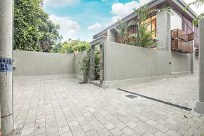 Exquisite 5BR Modern Villa 400m From the Ocean