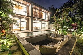 Exquisite 5BR Modern Villa 400m From the Ocean