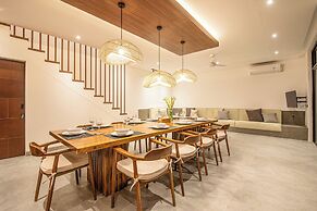 Exquisite 5BR Modern Villa 400m From the Ocean